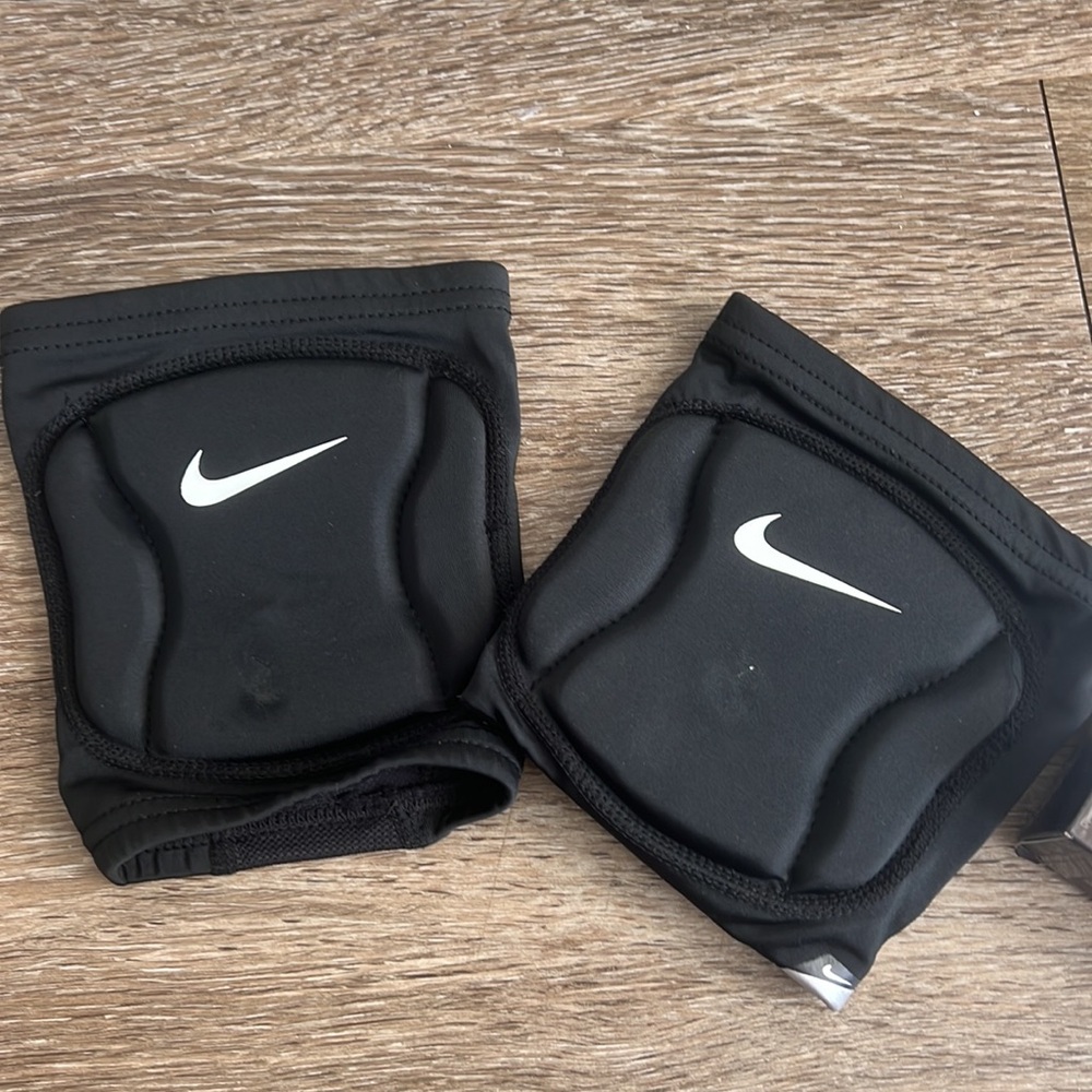 Nike Strike Volleyball Knee Pads